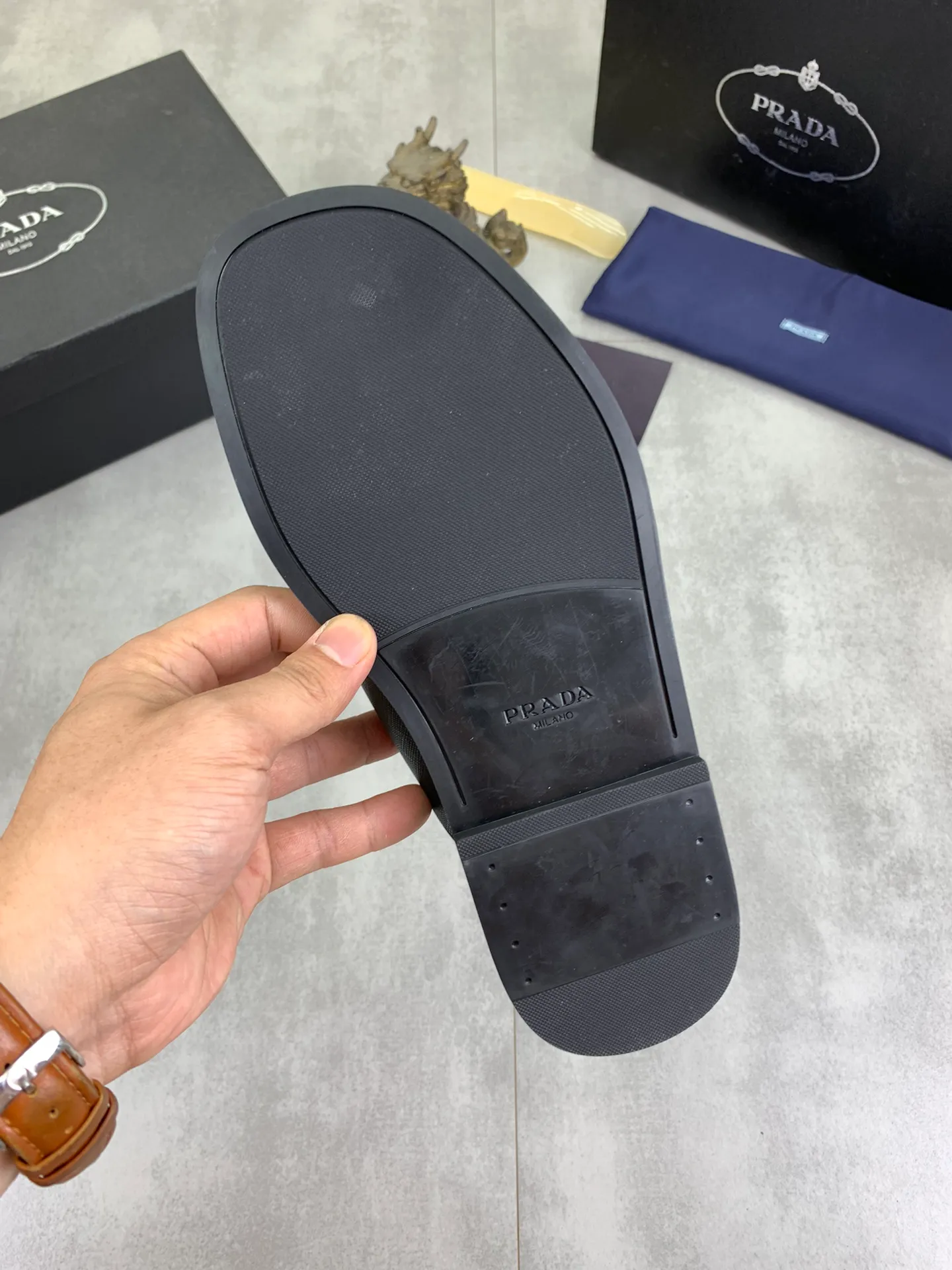 Men's shoes 💰P300💰【New style】🎁🎁🎁 PRADA Prada's new casual slippers, original official website 1:1, perfect workmanship, transmitting a kind of noble luxury, sublimating its definition of luxury in Prada's high-end extraordinary craftsmanship. Original combination outsole, code number: 38-44 (45 customized) 4️⃣colors🉑️ to choose from